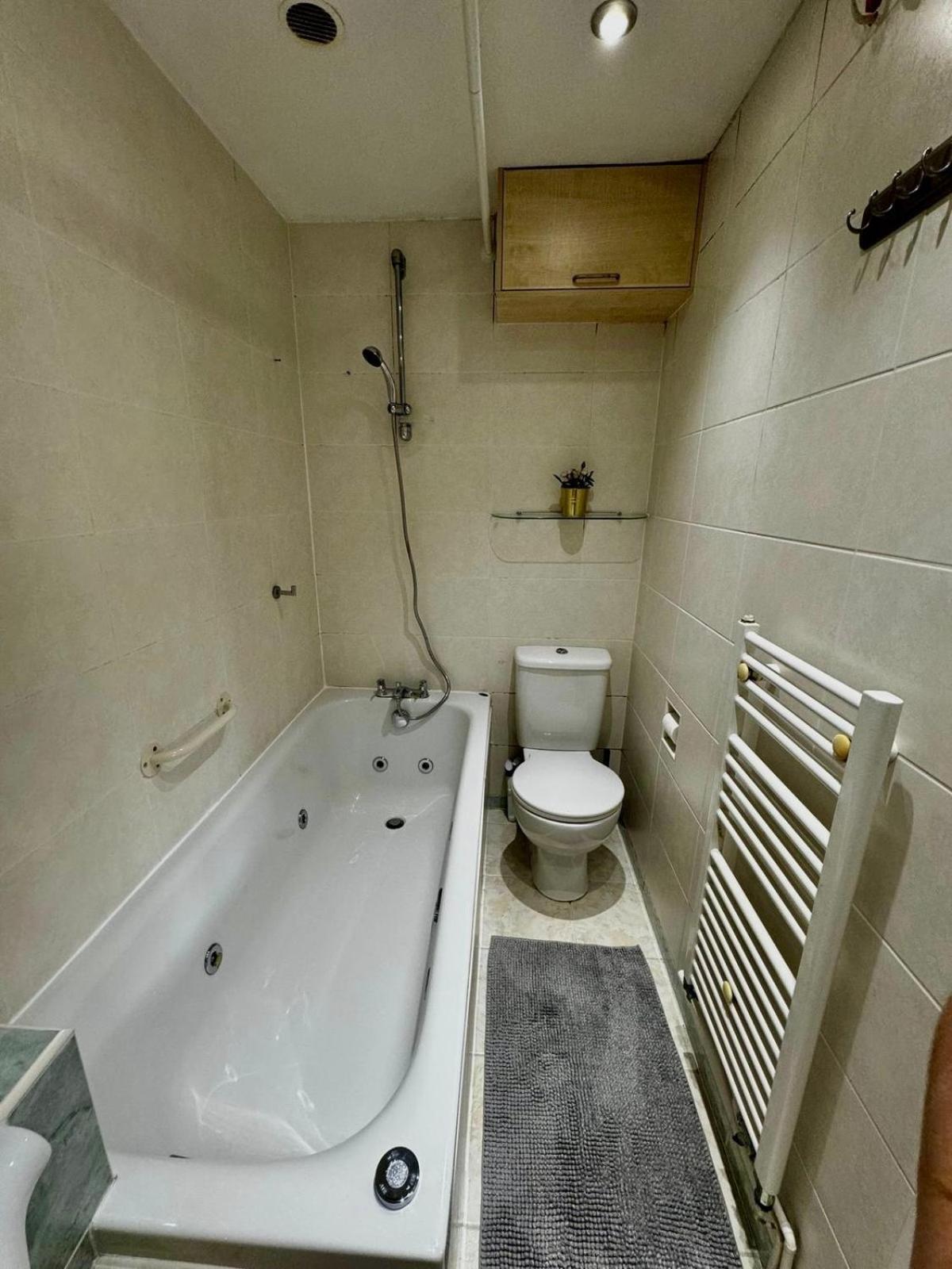 Amazing En-Suite Apartment In Finchley Central London Kültér fotó