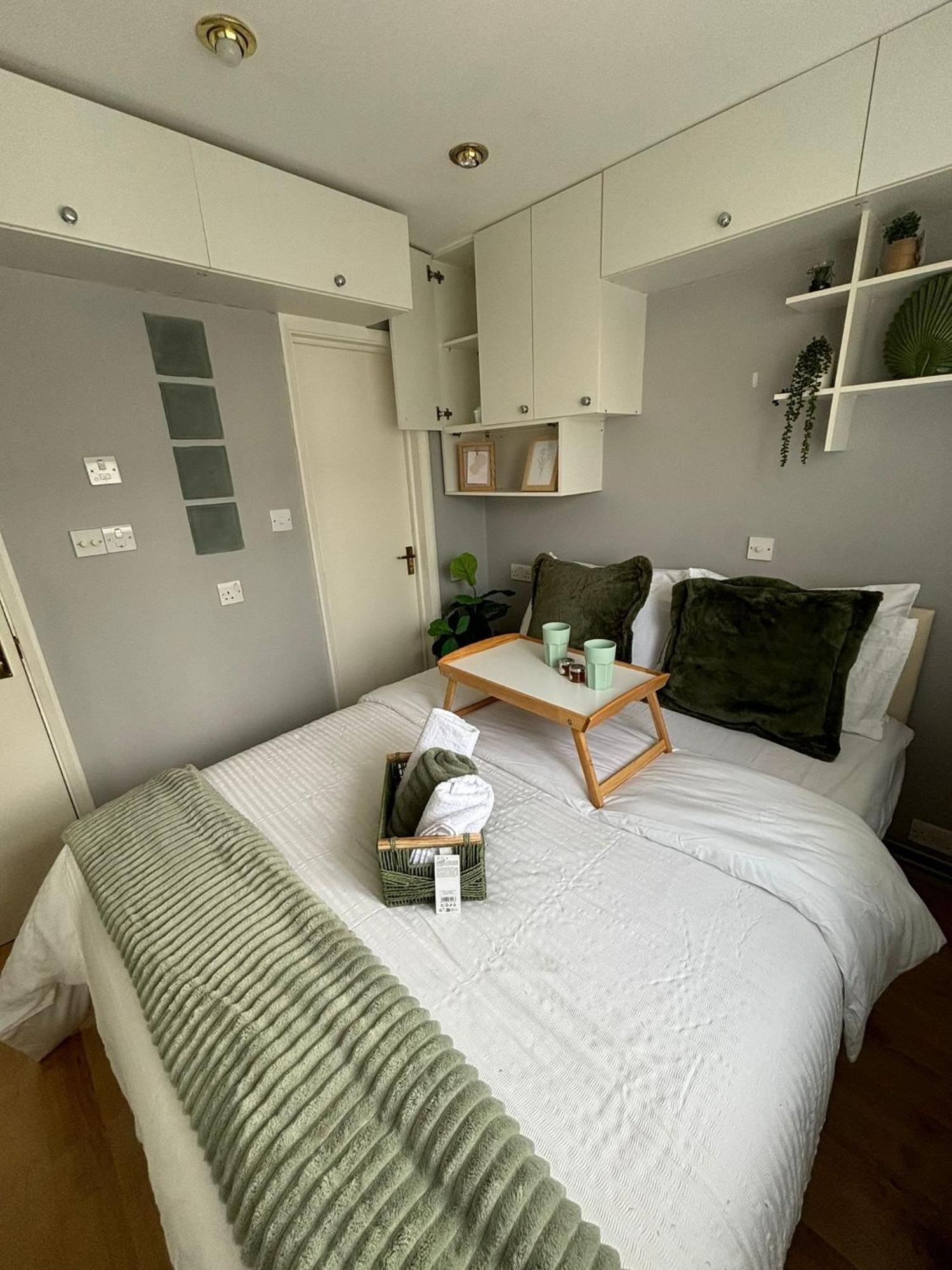 Amazing En-Suite Apartment In Finchley Central London Kültér fotó